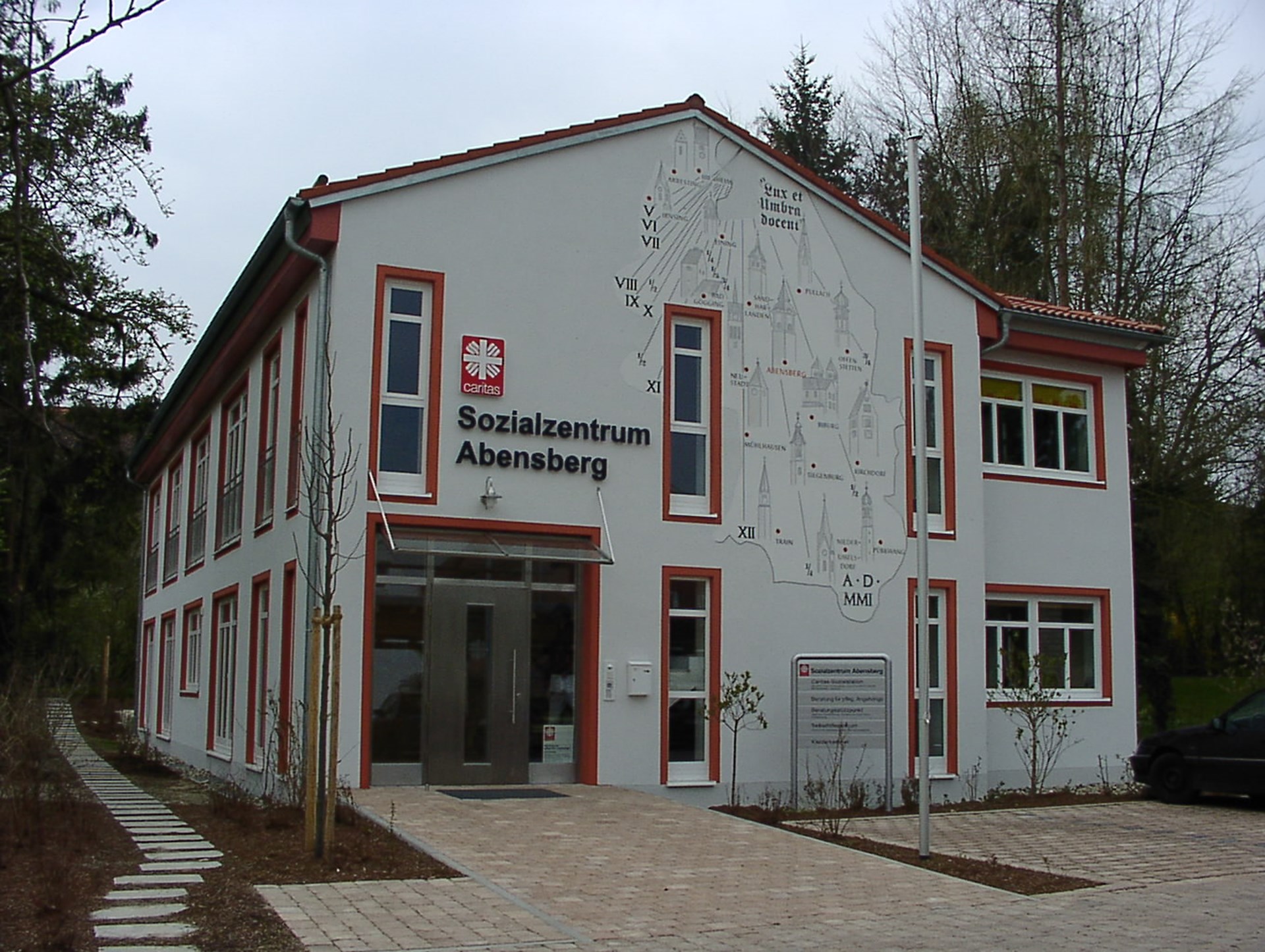 Bild der Außenfassade des Gebäudes vom Sozialzentrum Abensberg