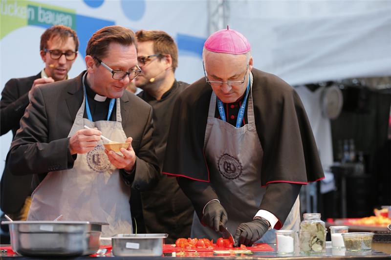 Bischof Beim Bunten Gemuse Caritasverband Fur Den Landkreis Kelheim E V